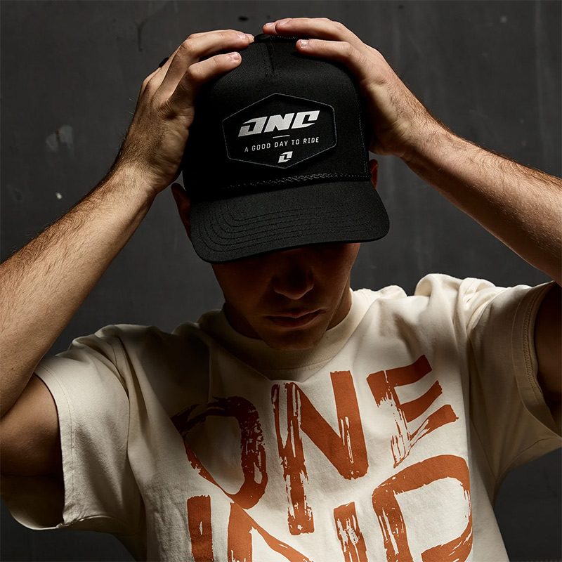 one industries sportswear 2026 casquette watermark moto