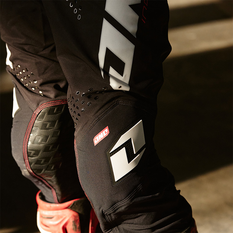 pantalon one industries uno noir cross